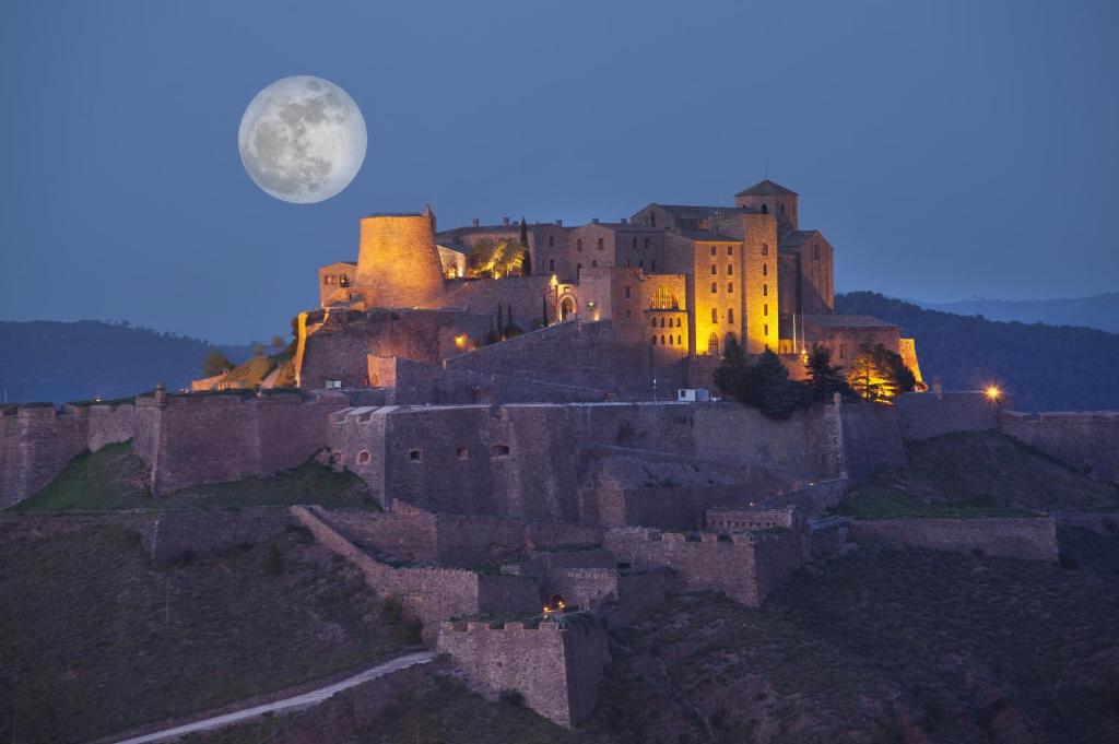Cardona Moon